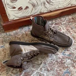 Sanuk moccasin boots hot sale